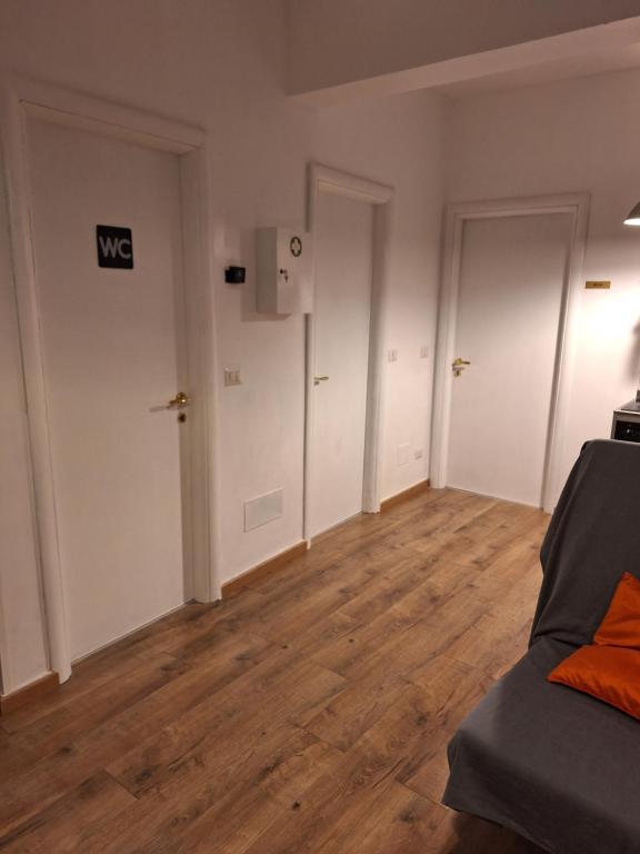 NASONI DI ROMA (VICINISSIMO BASILICA SAN GIOVANNI IN LATERANO) - Resim 43