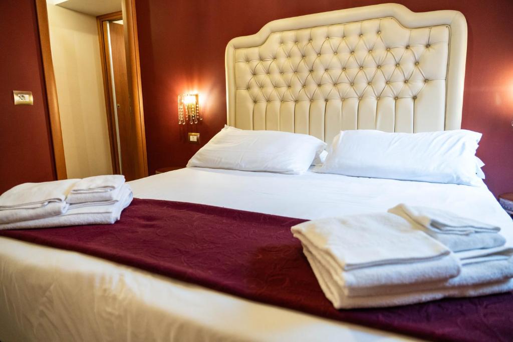 Ένα ή περισσότερα κρεβάτια σε δωμάτιο στο Imperial GuestHouse