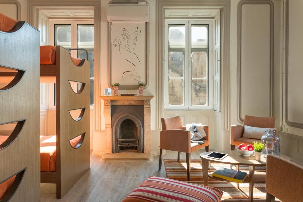 Uma área de estar em Serenata Hotel & Hostel Coimbra