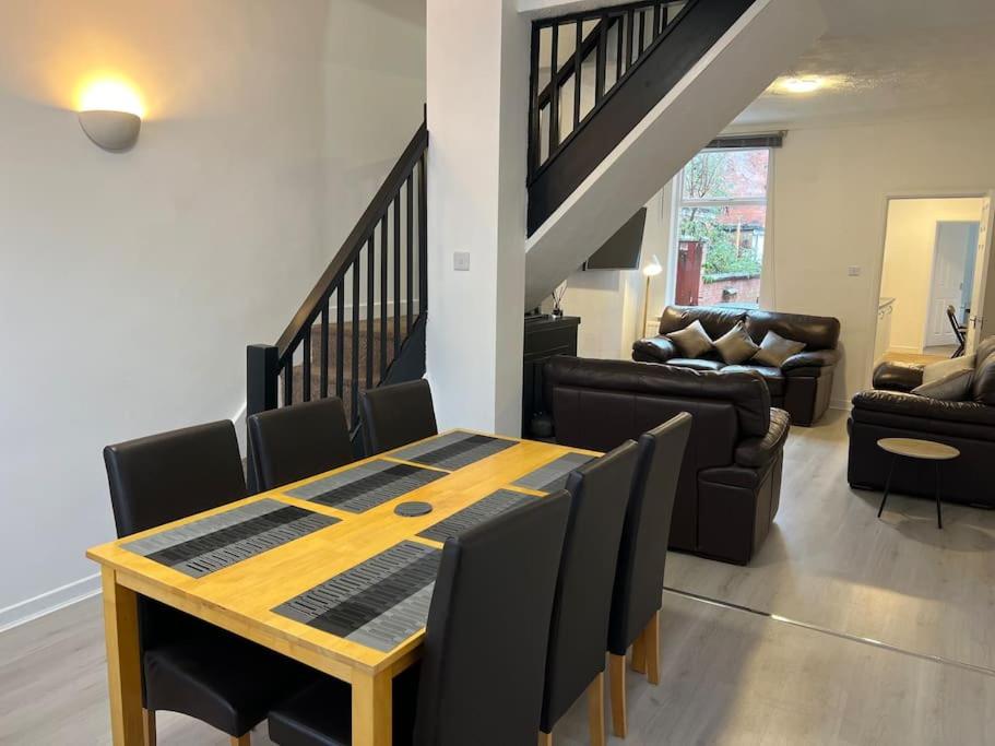 a dining room with a table and chairs and a living room at *The Marshall*ContractorsStays*MonthyStays* in Leicester