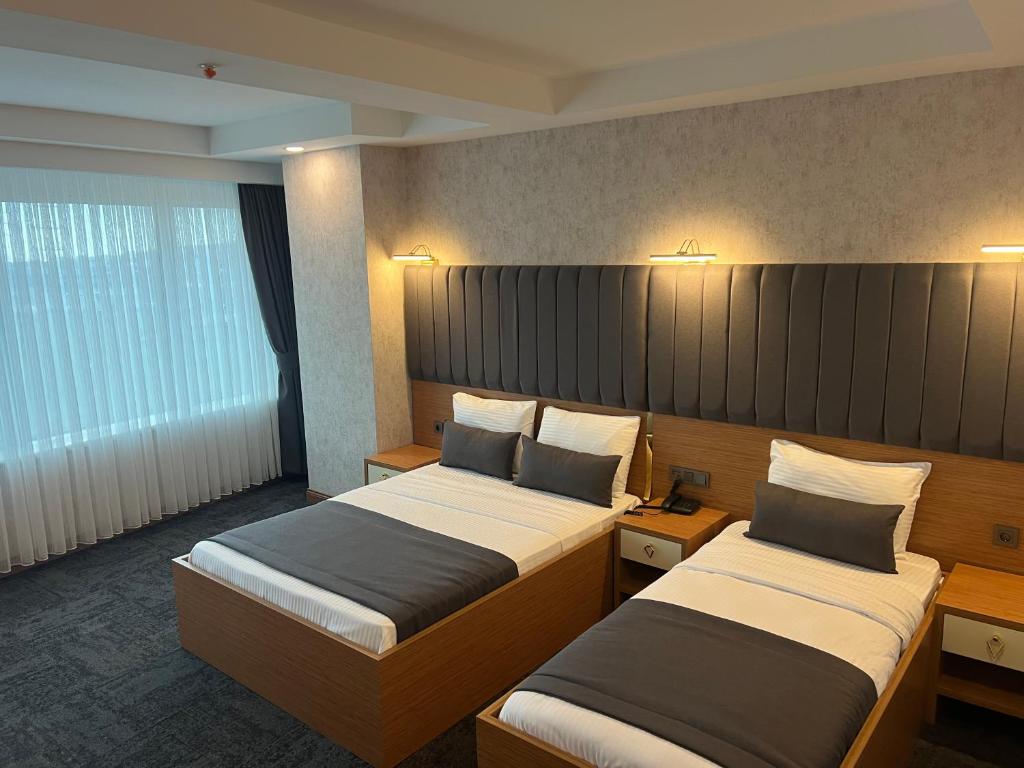 a hotel room with two beds and a window at E5 PARK OTEL in Esenyurt