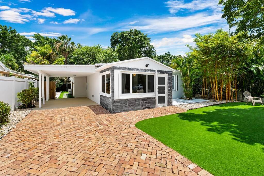 Zahrada ubytování Perfect FLL Location with Putting Green