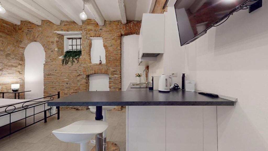 A kitchen or kitchenette at La Casetta in colonne