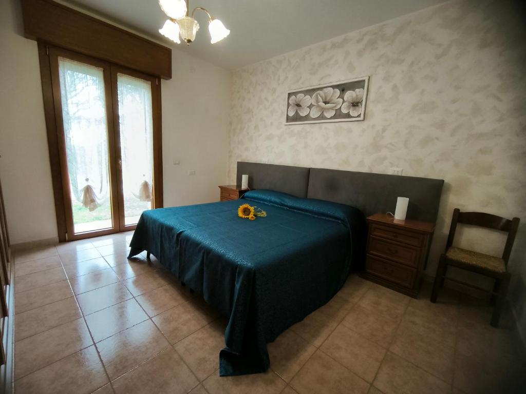 מיטה או מיטות בחדר ב-Casa vacanze La Quercia