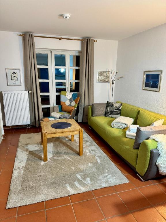 Posezení v ubytování Möwenblick Bakenberg-41 Ferienwohnung mit Terrasse, Doppelbett, Schlafsofa, vollständige Komfortküche