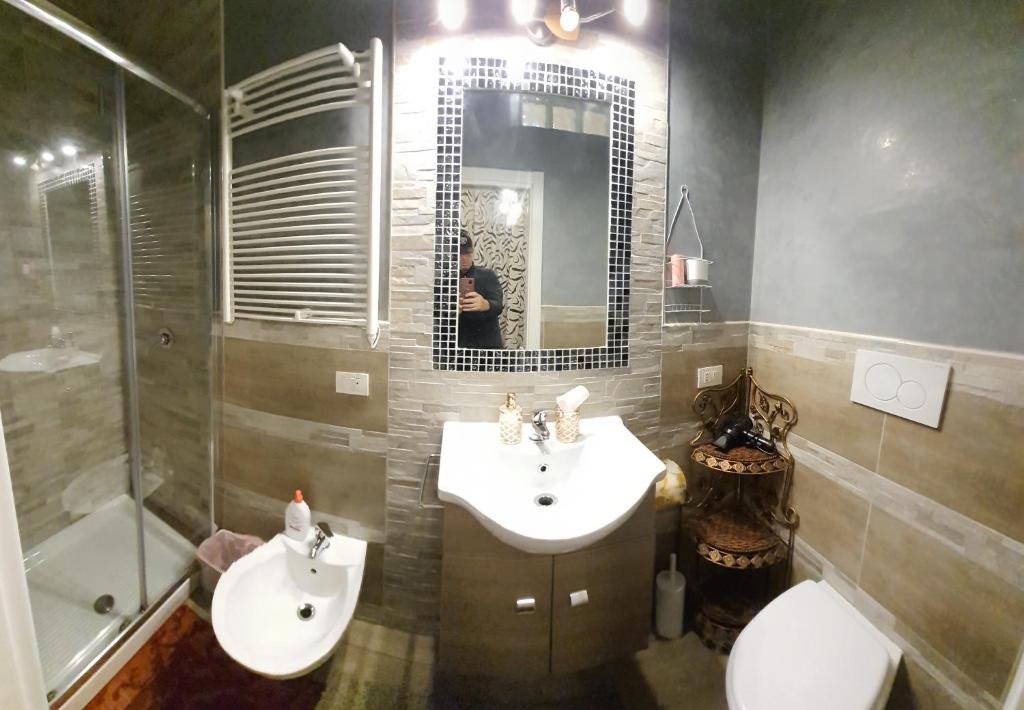 A bathroom at Max B&B Fiera