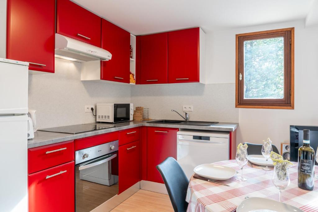 Kuchyňa alebo kuchynka v ubytovaní Serre Chevalier Studio 30 m2 coin montagne à 8 Minutes des Pistes