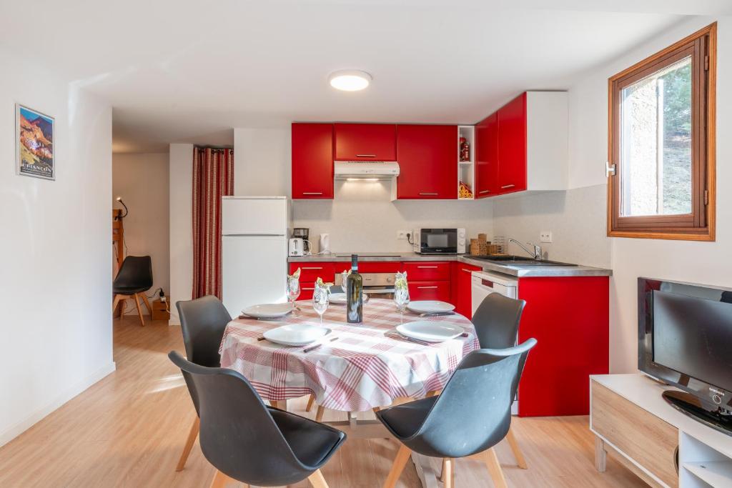 Kuchyňa alebo kuchynka v ubytovaní Serre Chevalier Studio 30 m2 coin montagne à 8 Minutes des Pistes