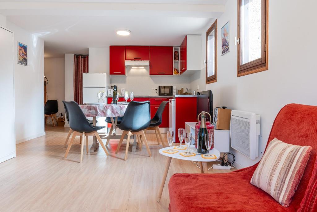 Kuchyňa alebo kuchynka v ubytovaní Serre Chevalier Studio 30 m2 coin montagne à 8 Minutes des Pistes