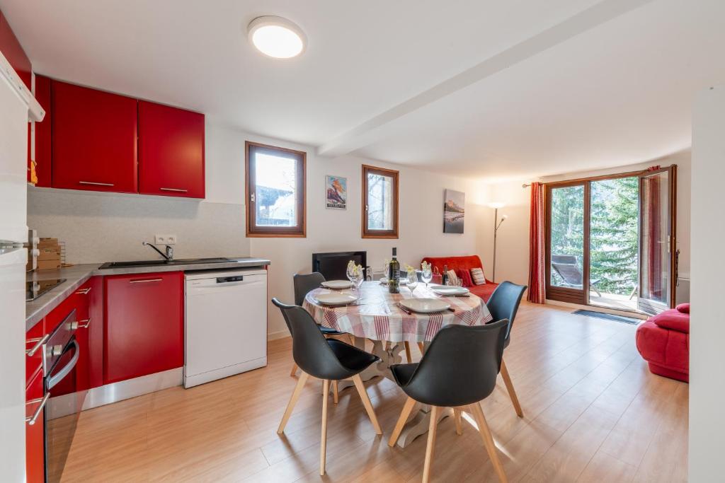 Kuchyňa alebo kuchynka v ubytovaní Serre Chevalier Studio 30 m2 coin montagne à 8 Minutes des Pistes