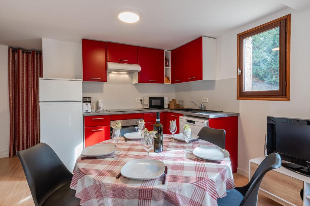 Kuchyňa alebo kuchynka v ubytovaní Serre Chevalier Studio 30 m2 coin montagne à 8 Minutes des Pistes