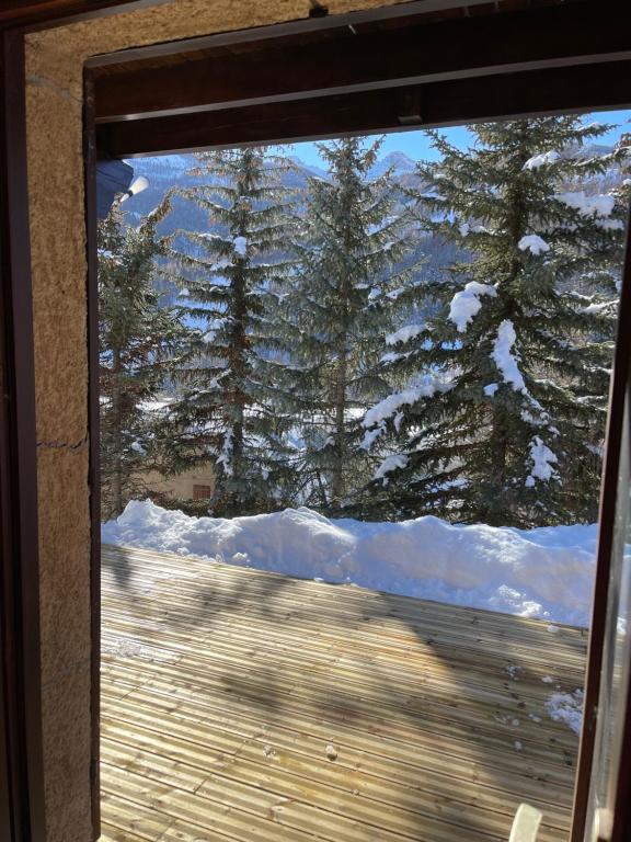 Serre Chevalier Studio 30 m2 coin montagne à 8 Minutes des Pistes v zime