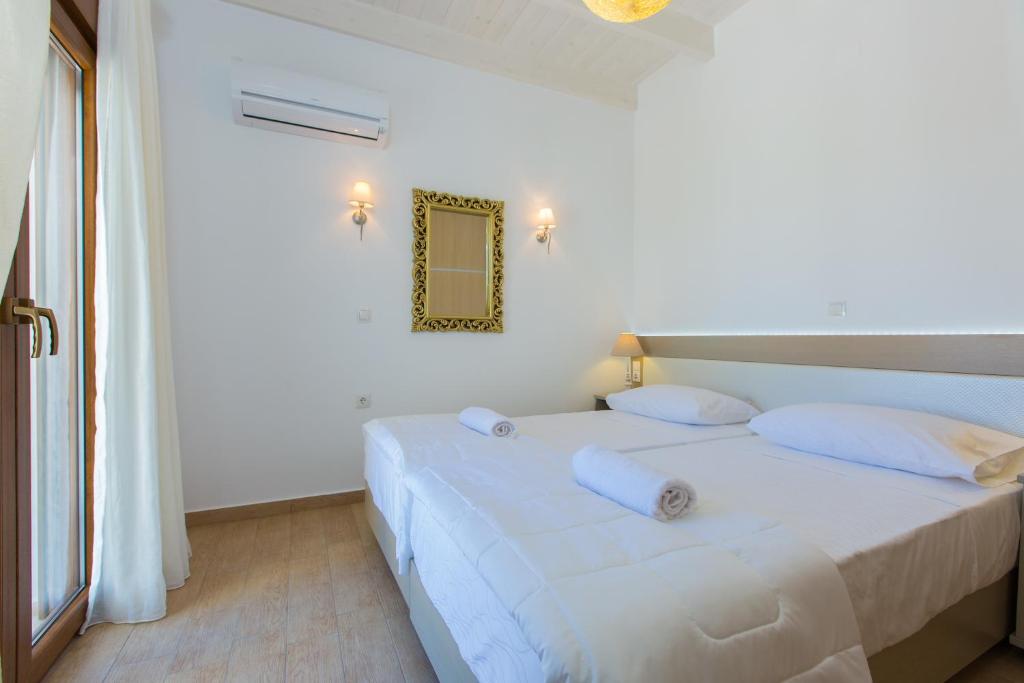 Łóżko lub łóżka w pokoju w obiekcie Kampos Villas, pure elegance, By ThinkVilla