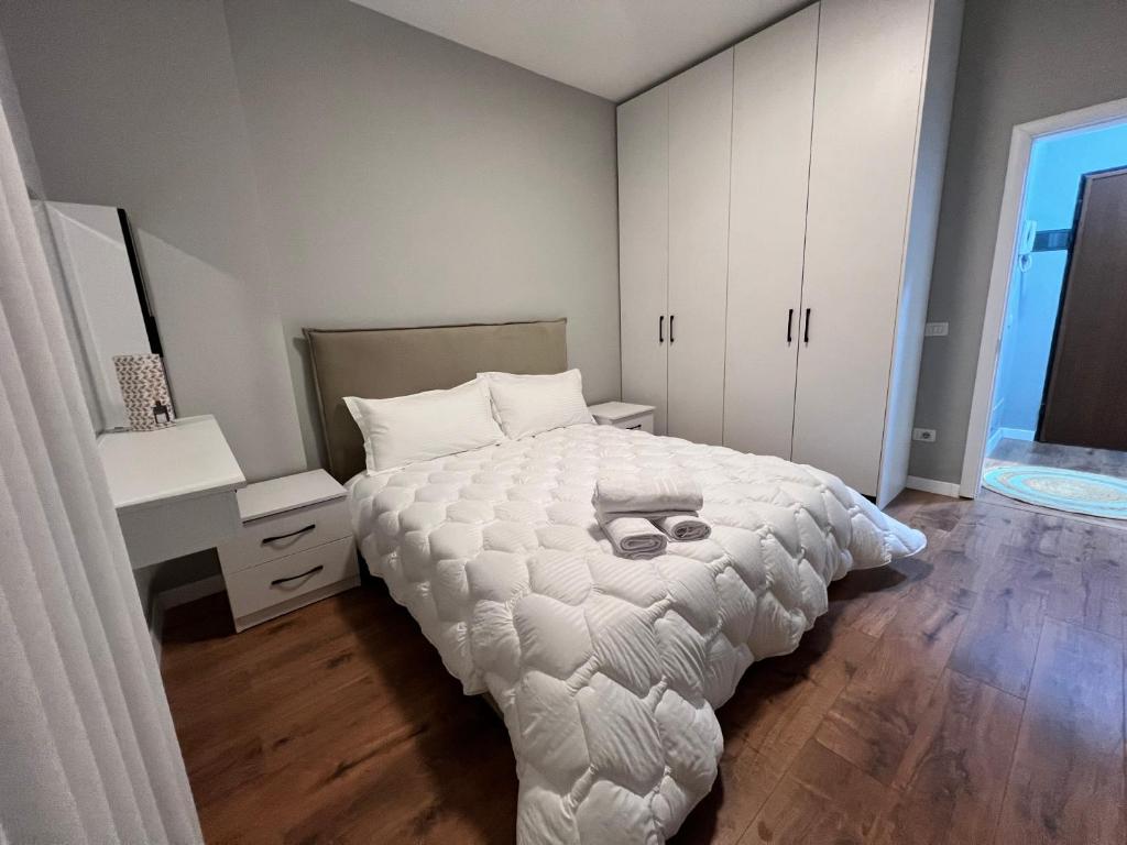 Durres Lovely Apartment - Image 7