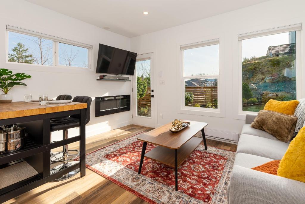 TV/trung tâm giải trí tại Coastal Creative Garden Studio