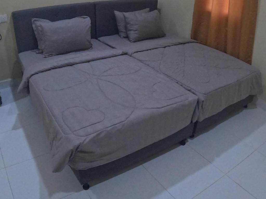 Postel nebo postele na pokoji v ubytování NURUL ROOMSTAY LANGKAWI