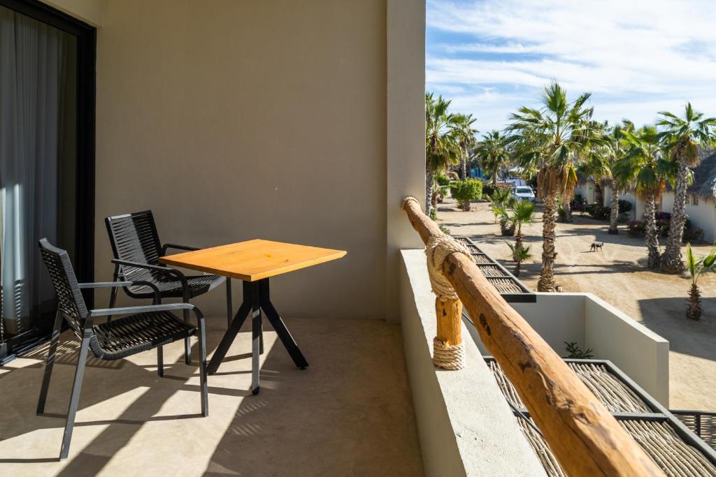 Cerritos Surf Town - Beach Front Property - Sala De Vista Parcial De Lujo