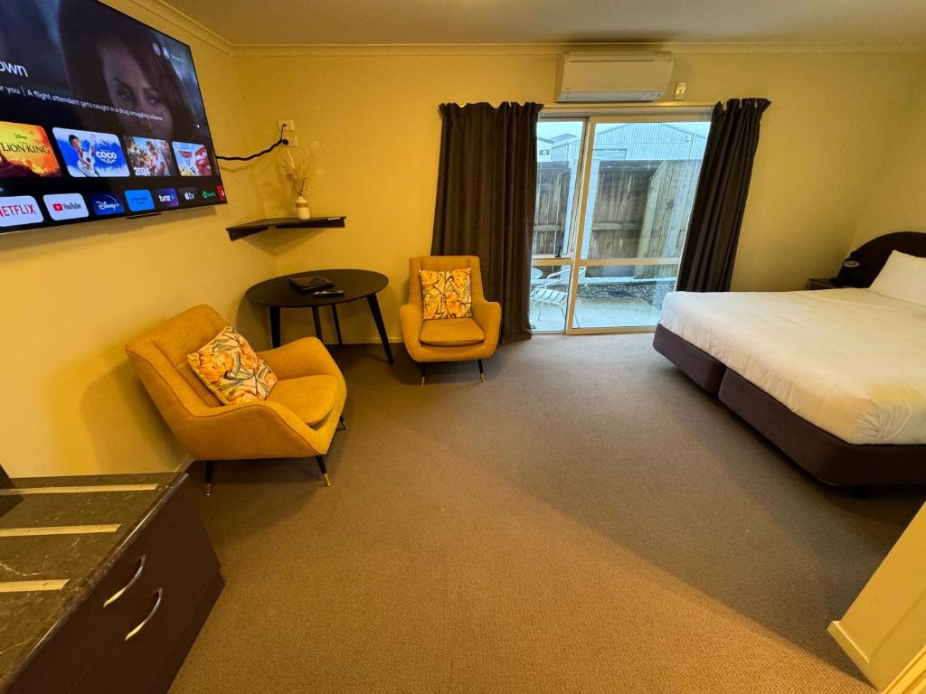TV a/nebo společenská místnost v ubytování B-Ks Premier Motel Palmerston North