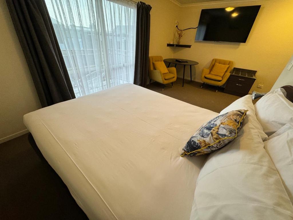 Postel nebo postele na pokoji v ubytování B-Ks Premier Motel Palmerston North