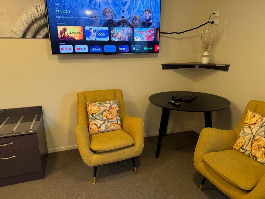 TV a/nebo společenská místnost v ubytování B-Ks Premier Motel Palmerston North