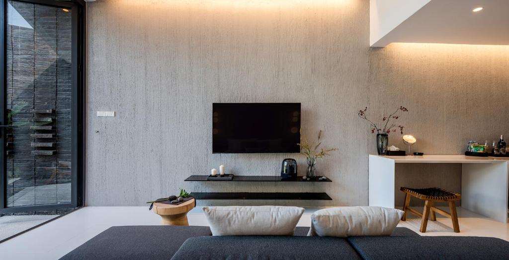 TV a/nebo společenská místnost v ubytování Rhy.a Private Pool Villa