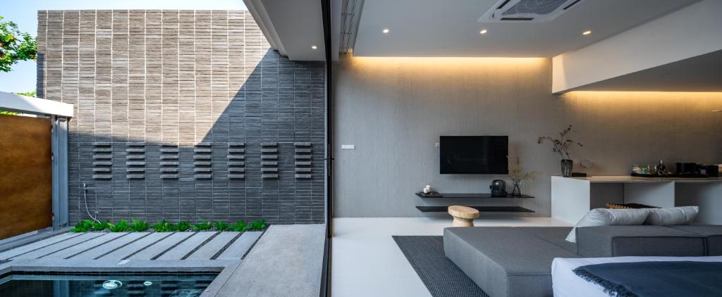 TV a/nebo společenská místnost v ubytování Rhy.a Private Pool Villa