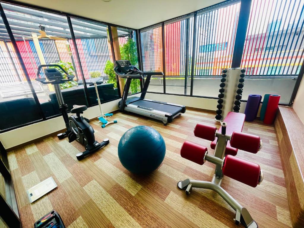 Fitness centrum a/nebo fitness zařízení v ubytování ESSY Hotel KL Sentral
