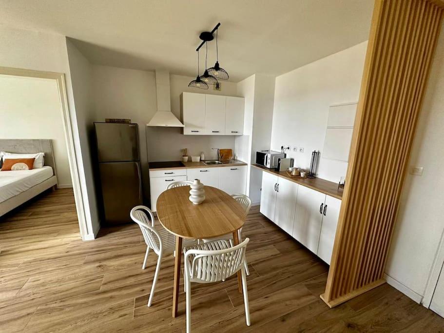 Kuchyň nebo kuchyňský kout v ubytování Bel appartement vue mer - Mafat'appart