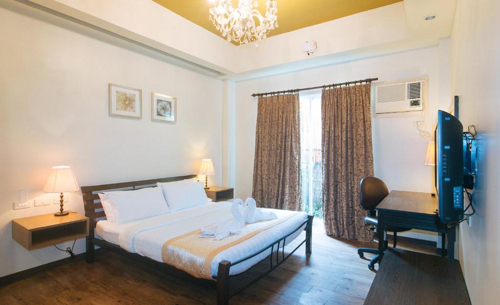 Postel nebo postele na pokoji v ubytování RedDoorz Premium at Anisabel Suites Davao City