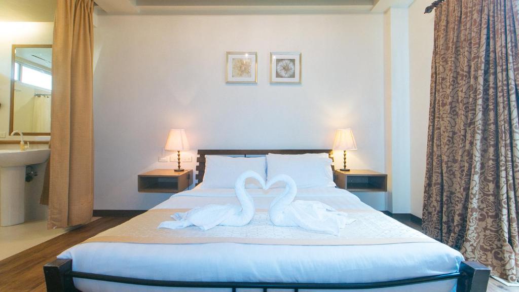 Postel nebo postele na pokoji v ubytování RedDoorz Premium at Anisabel Suites Davao City