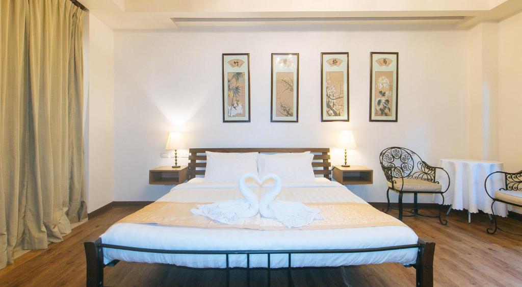 Postel nebo postele na pokoji v ubytování RedDoorz Premium at Anisabel Suites Davao City