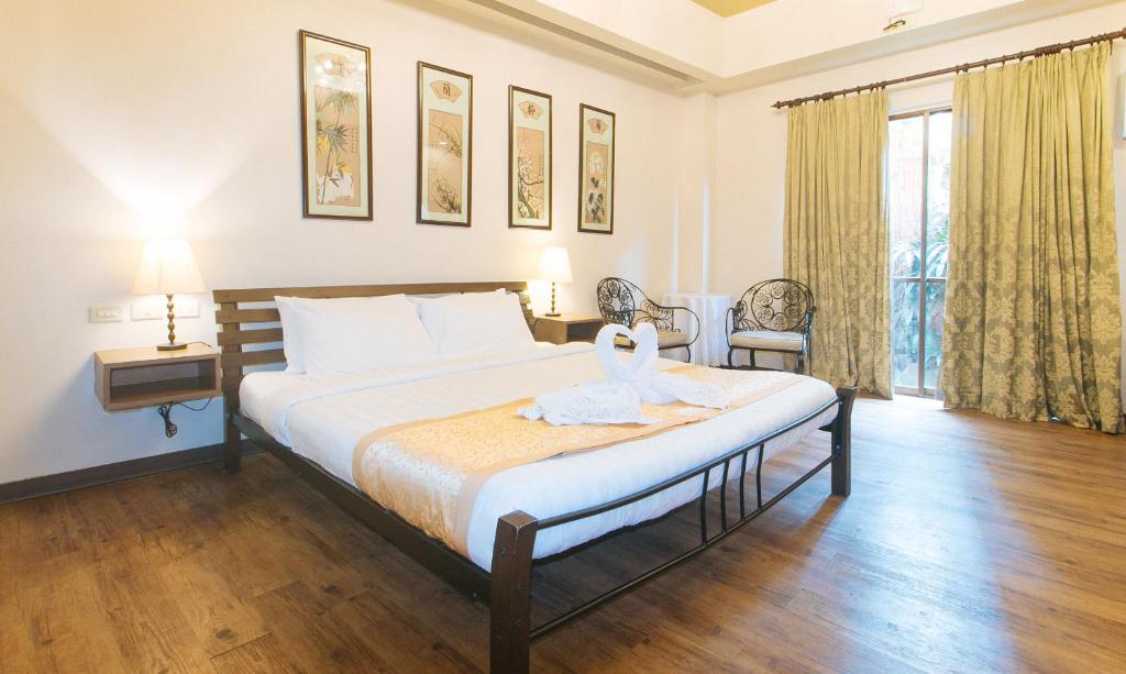 Postel nebo postele na pokoji v ubytování RedDoorz Premium at Anisabel Suites Davao City