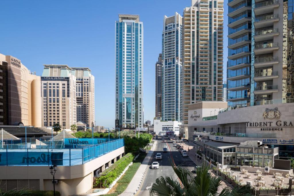 Nespecifikovaný výhled na destinaci Dubaj nebo výhled na město při pohledu z apartmánu