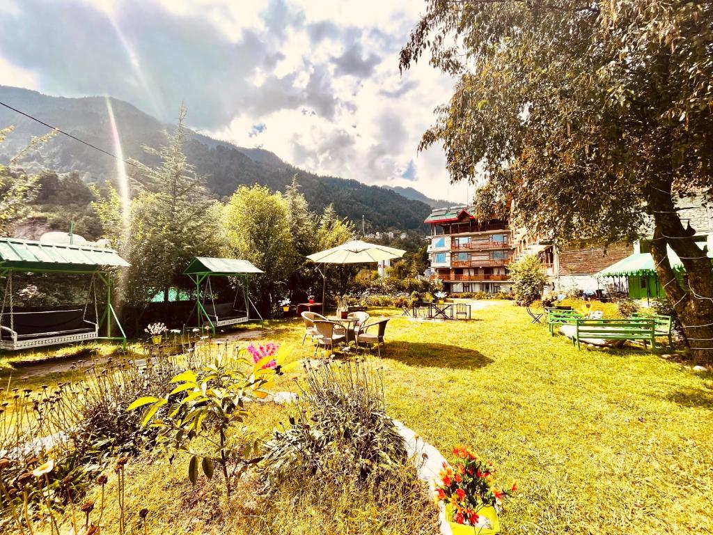 Nespecifikovaný výhled na hory nebo výhled na hory při pohledu z hotelu