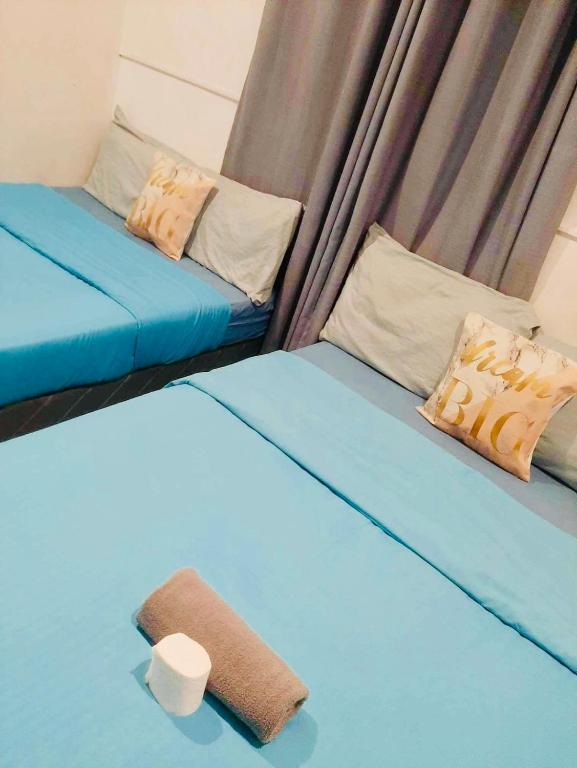 Postel nebo postele na pokoji v ubytování Hometown Hotel - Lacson Bacolod