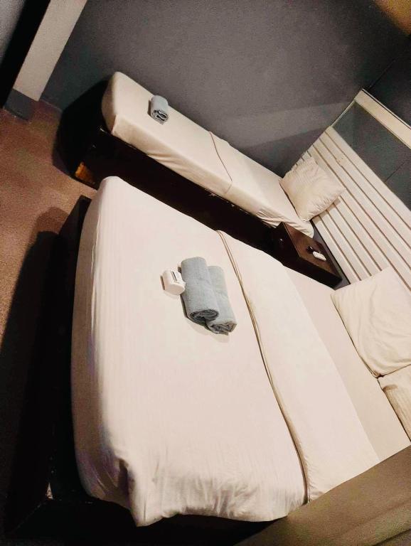 Postel nebo postele na pokoji v ubytování Hometown Hotel - Lacson Bacolod
