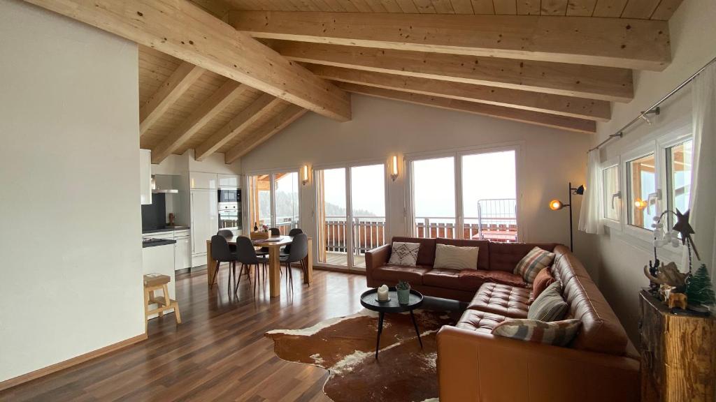 Posezení v ubytování Bergquelle Dachwohnung