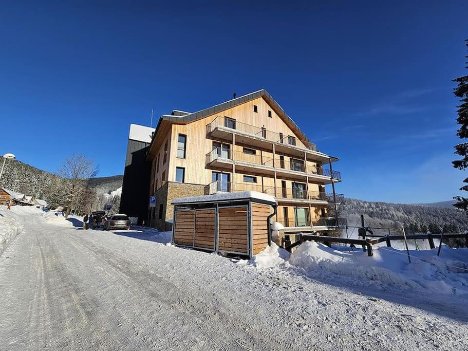 Nespecifikovaný výhled na hory nebo výhled na hory při pohledu z apartmánu