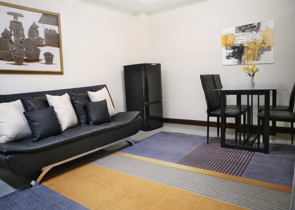 Cr8tive HOMES-Transient Stays Legend Condominiums