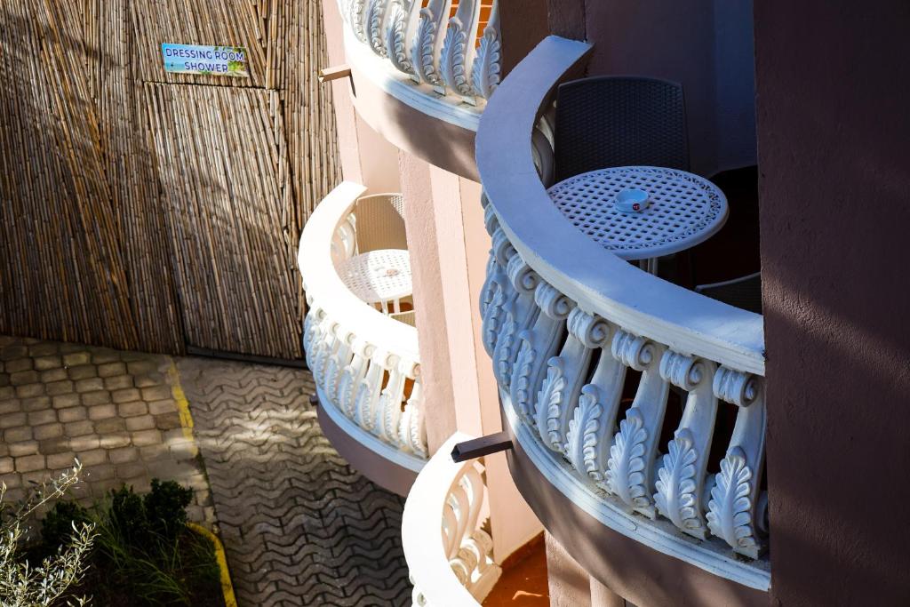 COSMO Beach Hotel - Image 9