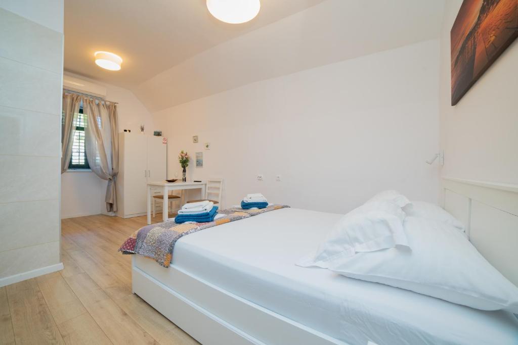 Posteľ alebo postele v izbe v ubytovaní Studio apartment JELI