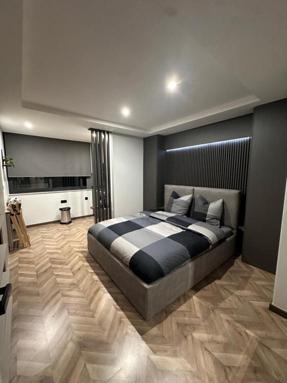 Room Studio - Image 2