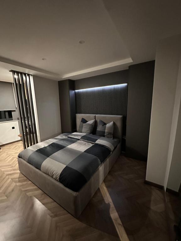 Room Studio - Image 5