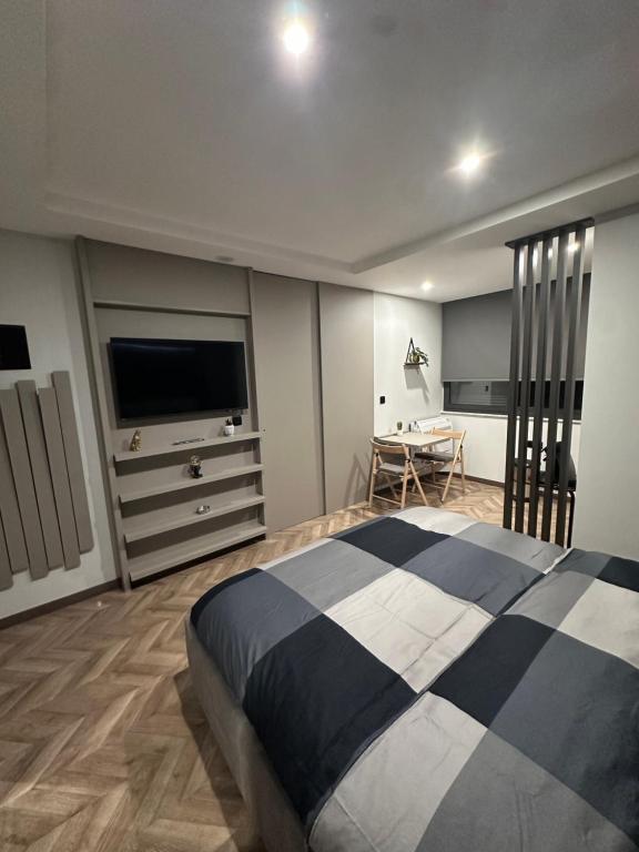 Room Studio - Image 7