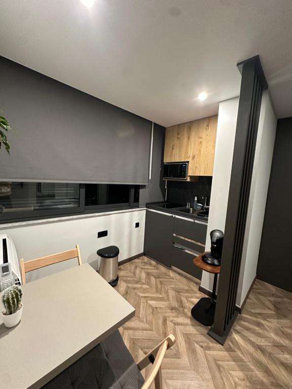 Room Studio - Image 8