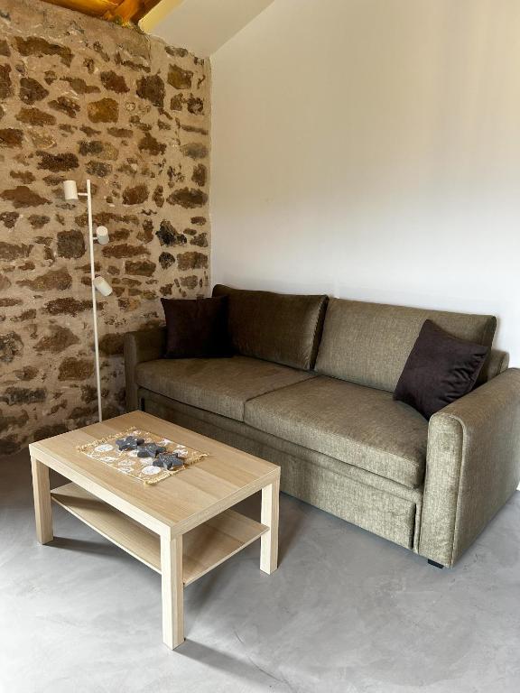 Posezení v ubytování Messinian Stone House