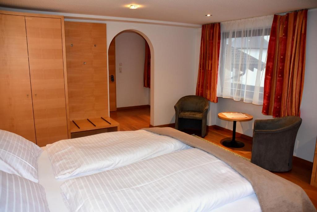 Postel nebo postele na pokoji v ubytování Hotel Löwen