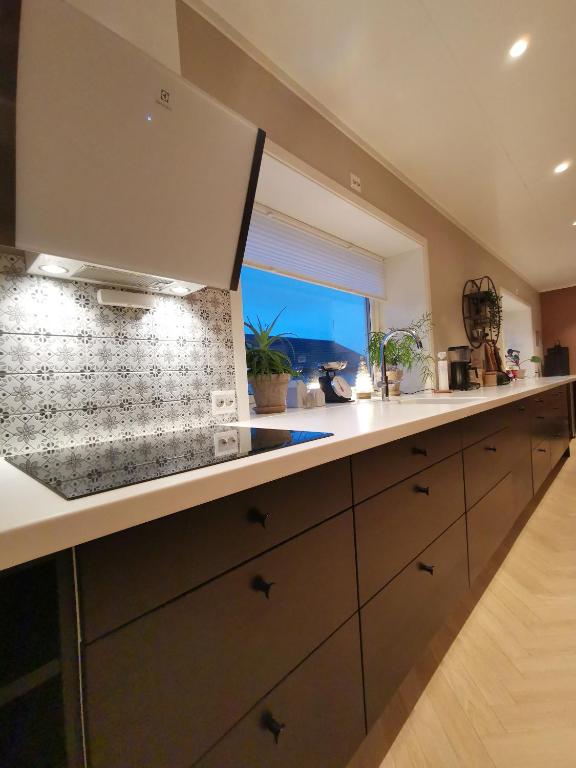 Kuchyň nebo kuchyňský kout v ubytování Andenes Sentrum Apartment