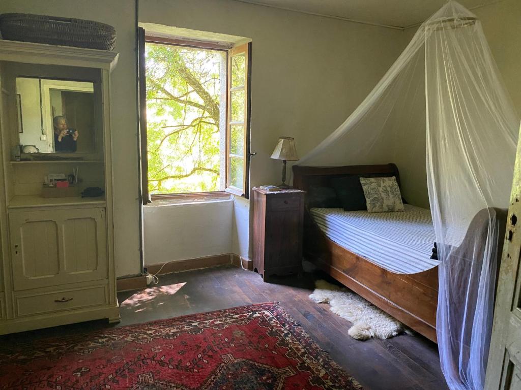 Кровать или кровати в номере La Maison dans la forêt