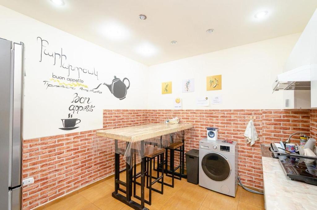 Kuchyň nebo kuchyňský kout v ubytování Areva Hostel & Apartment